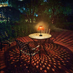 Traditionele boerderij waterdichte op zonne-energie oplaadbare Weaving Gum Rattan ijzeren conische LED buiten tafel lamp voor tuin