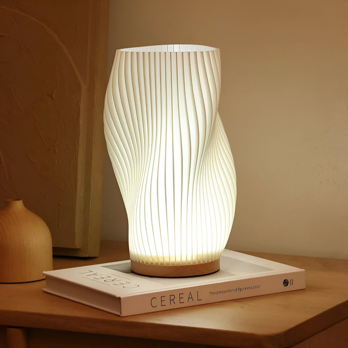 DreamWave - Moderne crèmekleurige 3D golf lamp met elegant metalen frame