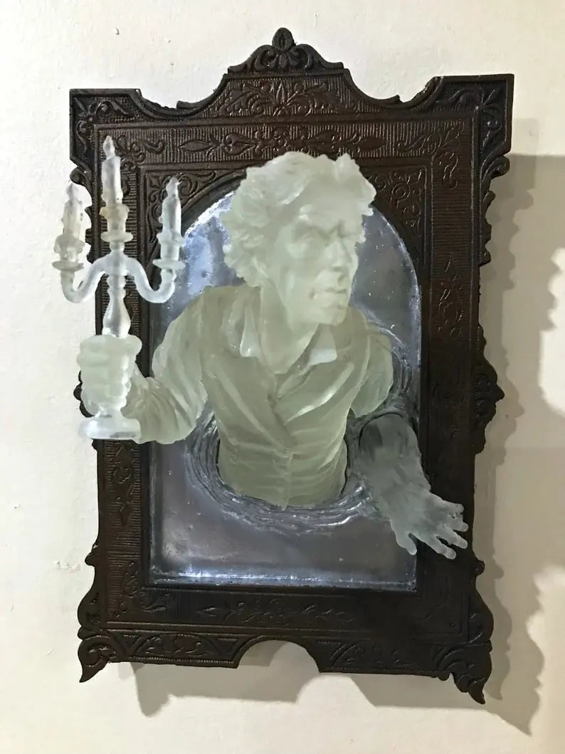 Avosian | Geest in de Spiegel – Glanzende 3D wanddecoratie van hars voor mysterieuze ruimtes