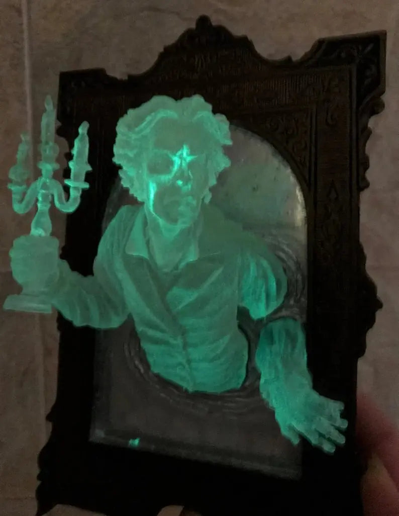 Avosian | Geest in de Spiegel – Glanzende 3D wanddecoratie van hars voor mysterieuze ruimtes