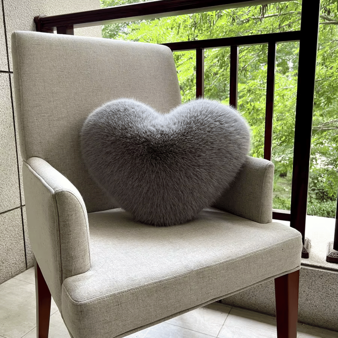 Zacht decoratief kussen in hartvorm met pluche textuur