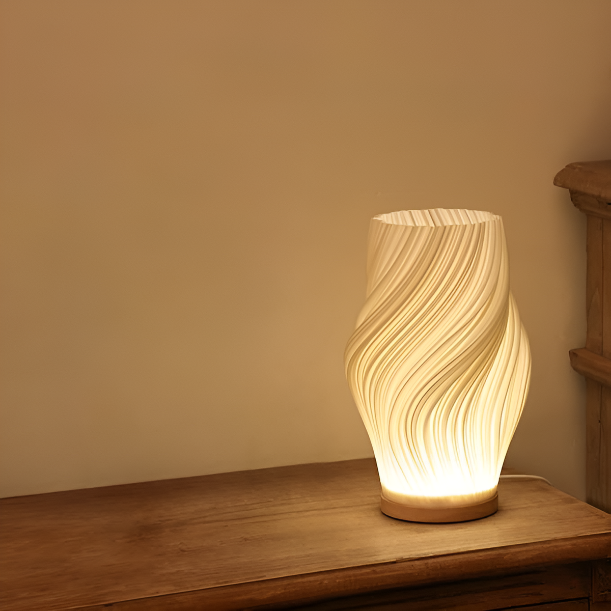 DreamWave - Moderne crèmekleurige 3D golf lamp met elegant metalen frame
