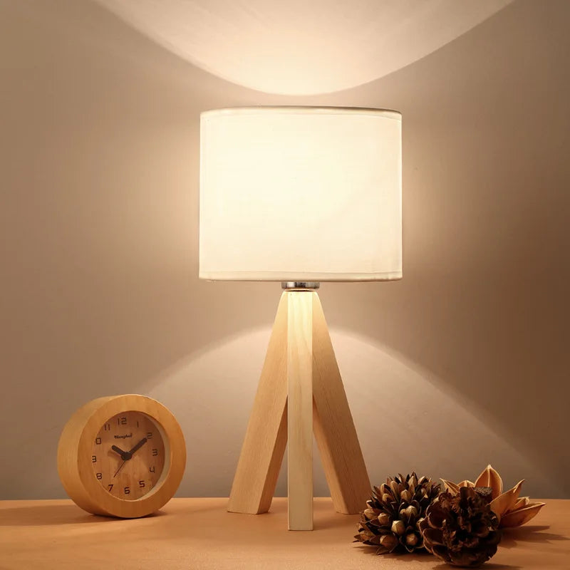 Houten tafellamp met modern ontwerp