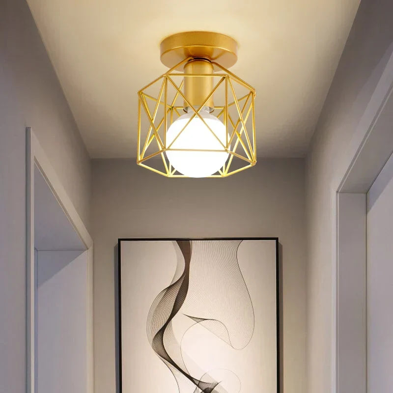 Moderne plafondlamp met gouden metalen raster - Stijlvolle verlichting voor de hal en de woonkamer