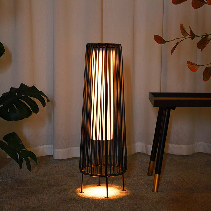 Moderne Minimalistische Solar Waterdichte Ronde Verticale Trekken Strepen IJzer Riet LED Staande Vloerlamp Voor Buiten Terras