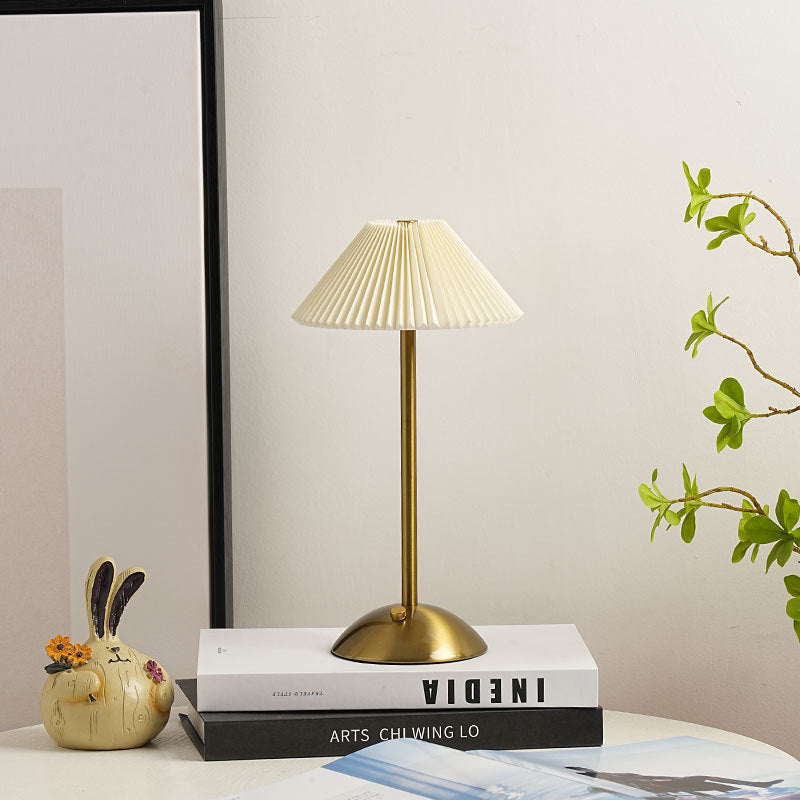Hedendaagse Scandinavische oplaadbare strijkijzer stof conisch gevouwen LED tafel lamp voor nachtkastje