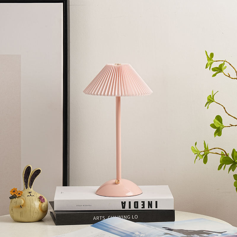 Hedendaagse Scandinavische oplaadbare strijkijzer stof conisch gevouwen LED tafel lamp voor nachtkastje