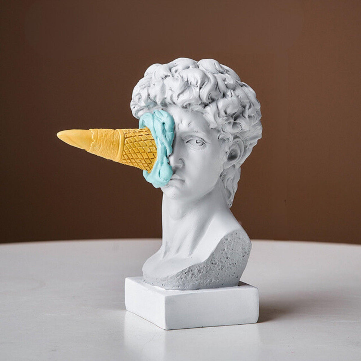 Figure Face IJscreamsculptuur