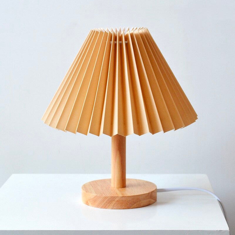 Houten nachttischlamp met gevouwen kap