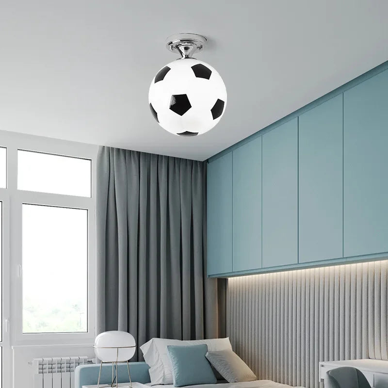 Speelse voetbal plafondlamp - GoalBright