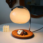 Glazen tafellamp in retro stijl met standaard
