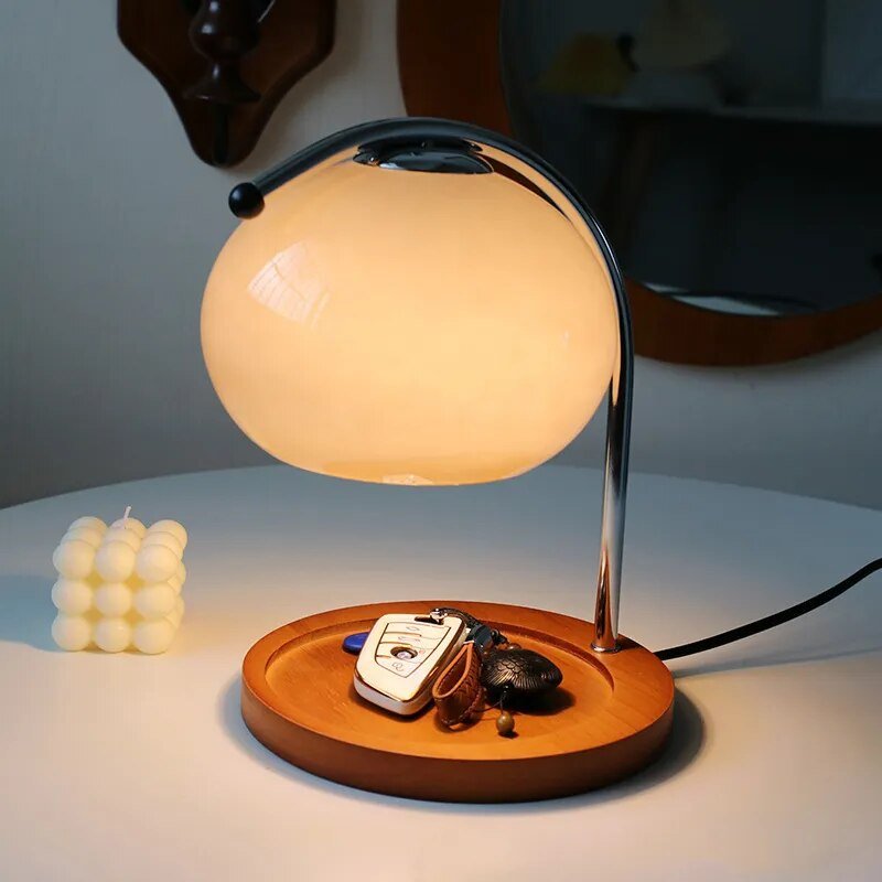 Glazen tafellamp in retro stijl met standaard